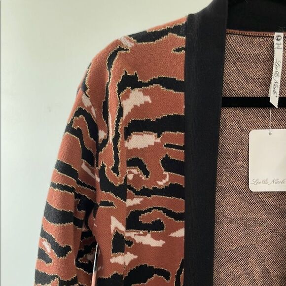 Leo & Nicole Animal Print Long Cardigan Size Petite medium - Picture 3 of 5